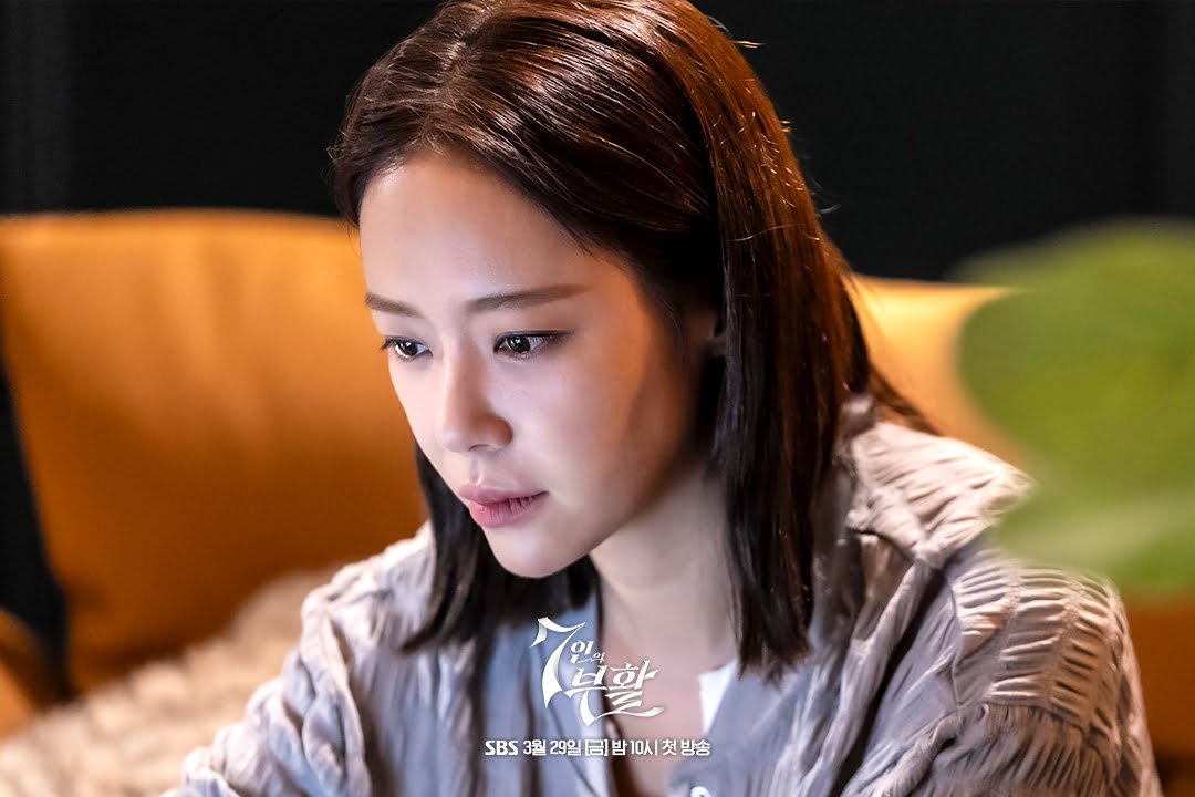 Geum Ra Hee first episode shows Geum Ra Hee staring intently at a laptop screen